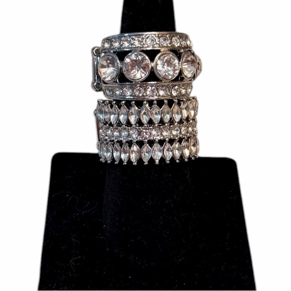 2 pc Elegant Silvertone White Gem Elastic Ring Set